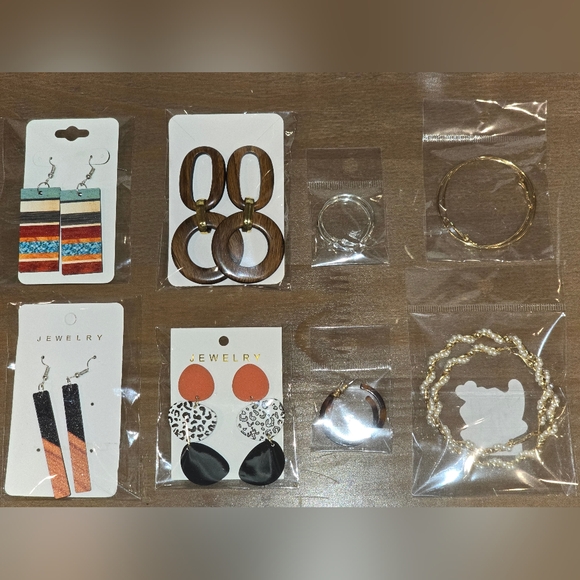 Mystery Earring Bundle! The More You Bid, The More You Get! - Picture 13 of 17